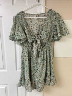 Unbranded green floral ditsy print flutter sleeves mini dress